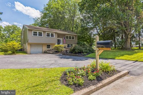 1337 Veronica Ln, PHOENIXVILLE, PA, 19460-2324 | Card Image