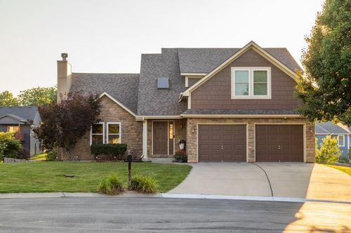 302 Bobcat Cir, Oak Grove, MO, 64075-7314 | Card Image