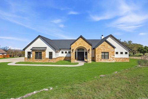 104 Juniper Ln, Boerne, TX, 78006-7910 | Card Image