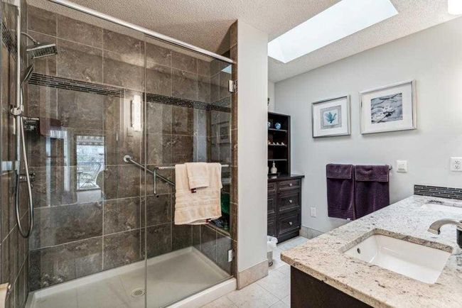 89 Shawnee Rise Sw, Home with 3 bedrooms, 3 bathrooms and 4 parking in Calgary AB | Image 18