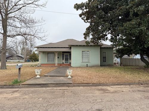 404 E Cedar St, Winnsboro, TX, 75494-3320 | Card Image