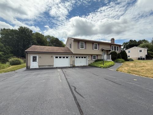 29 Cricket Ln, Dracut, MA, 01826-4022 | Card Image