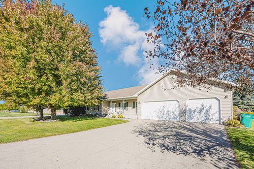 302 Fairway Dr, Casselton, ND, 58012-3801 | Card Image