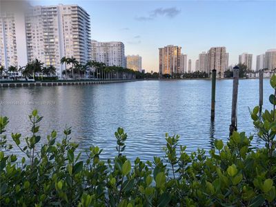 1203 - 2750 Ne 183rd St, Condo with 2 bedrooms, 2 bathrooms and null parking in Aventura FL | Image 1