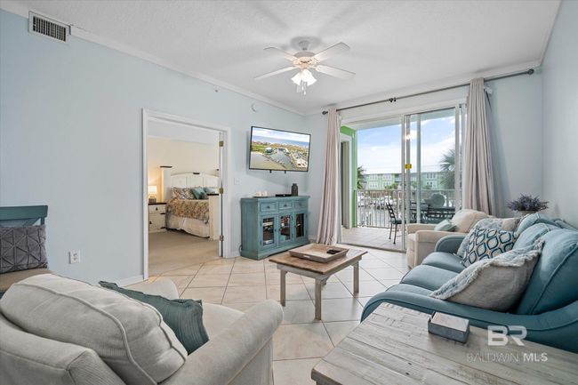 29' x 13' Living Room | Image 18