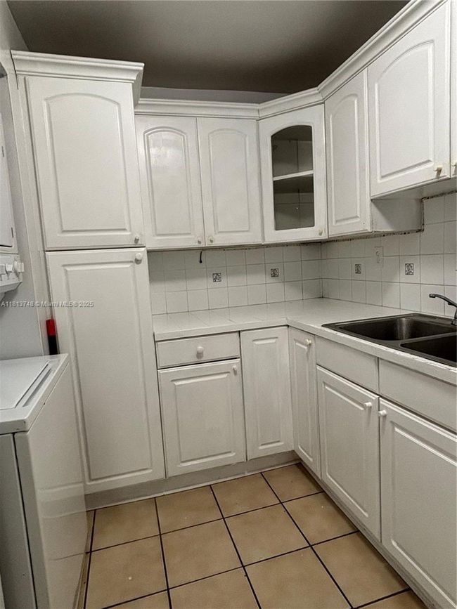 APT-2365 - 10000 Nw 80 Th Ct, Condo with 2 bedrooms, 2 bathrooms and null parking in Hialeah Gardens FL | Image 12
