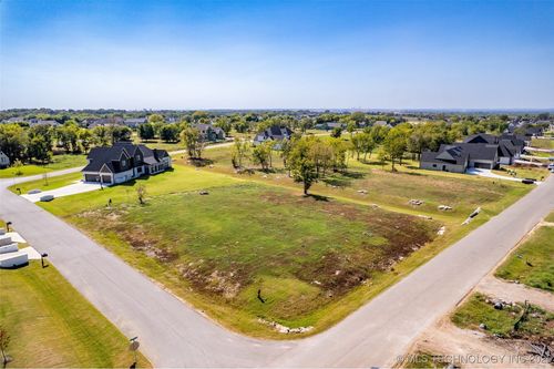 17862 E Patriot Dr, Owasso, OK, 74055-9037 | Card Image