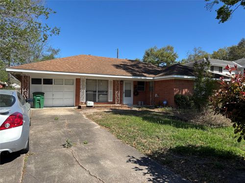 11205 Cliffwood Drive, Houston, TX, 77035 | Card Image