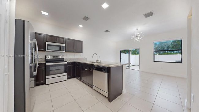 9231 W 32 Nd Ln, Home with 3 bedrooms, 3 bathrooms and null parking in Hialeah FL | Image 6