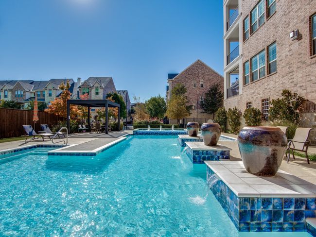 Sparkling pool | Image 25