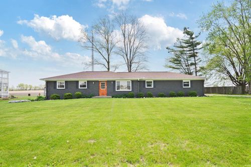 8296 E State Road 18, Galveston, IN, 46932 | Card Image