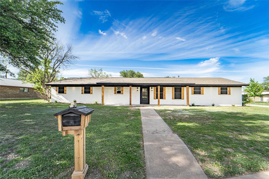 Sycamore St, Breckenridge, TX 76424