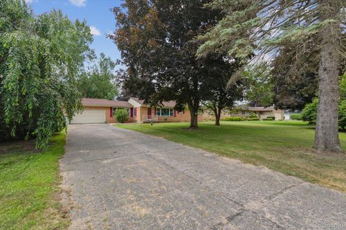 9766 Betty Dr, Brighton, MI, 48116-8544 | Card Image
