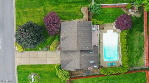 1208 Cedarwood Dr, Mineral Ridge, OH, 44440-9412 | Card Image