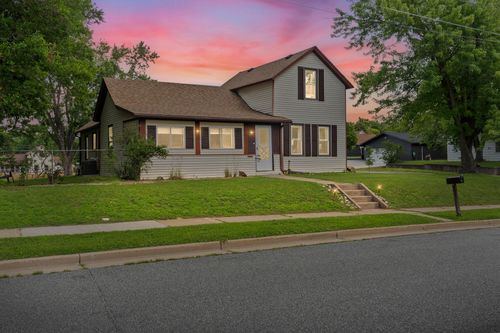 611 Monroe St, Onalaska, WI, 54650-2746 | Card Image