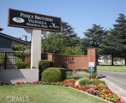 10621 Victory Blvd, North Hollywood, CA, 91606-3918 | Card Image