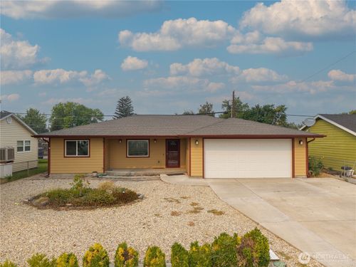 147 Ivy St Se, Ephrata, WA, 98823-1924 | Card Image