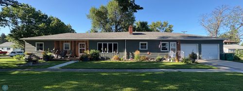 824 4th Ave N, Wahpeton, ND, 58075-4201 | Card Image