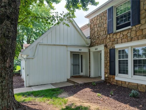 201-1770 Foxcroft Ln, Allison Park, PA, 15101-3277 | Card Image