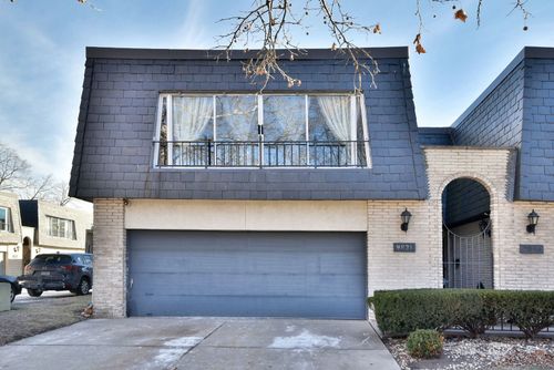 9831 Karlov Ave, Oak Lawn, IL, 60453-3400 | Card Image