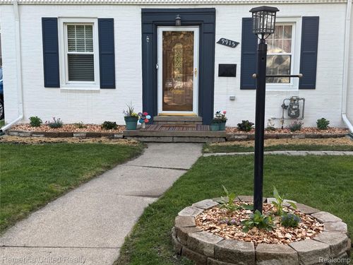 9915 Ingram St, Livonia, MI, 48150-2819 | Card Image