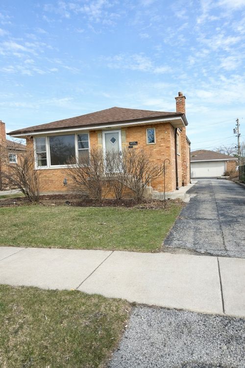 9225 Massasoit Ave, Oak Lawn, IL, 60453-1657 | Card Image