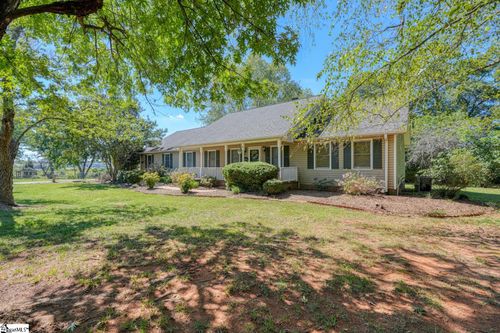 404 Cresthaven Dr, Boiling Springs, SC, 29316-5777 | Card Image