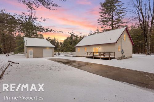 20 W River Dr, Gladwin, MI, 48624-9729 | Card Image