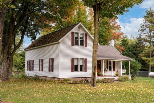 1227 E Washington Rd, Farwell, MI, 48622-9437 | Card Image