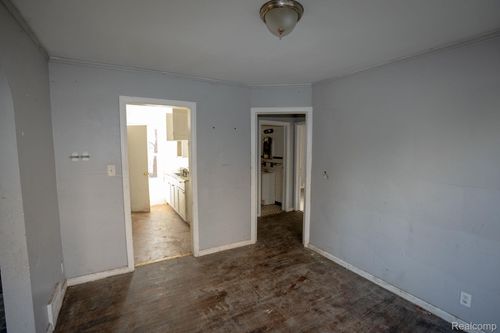 9321 Grandmont Ave, Detroit, MI, 48228-2011 | Card Image