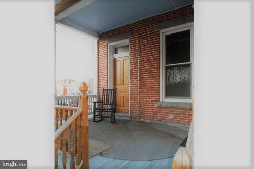 2-101 E Baltimore St, GREENCASTLE, PA, 17225-1215 | Card Image