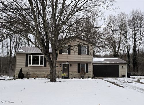 9155 Linden Cir, Windham, OH, 44288-1423 | Card Image