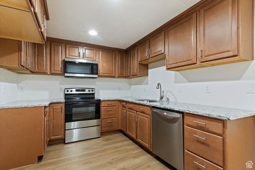 6671 S Oakshade Ln, West Jordan, UT, 84081-3422 | Card Image