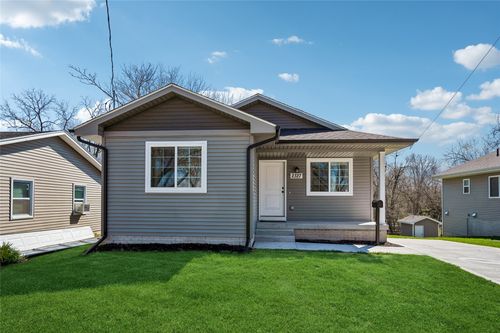 2327 Se 8th St, Des Moines, IA, 50315-1627 | Card Image