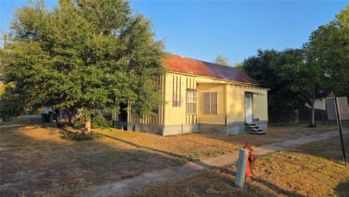 401 N Pecan Street, Moulton, TX, 77975 | Card Image