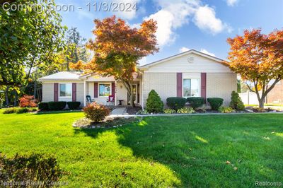 36509 Saxony Road, Home with 3 bedrooms, 2 bathrooms and null parking in Farmington MI | Image 2