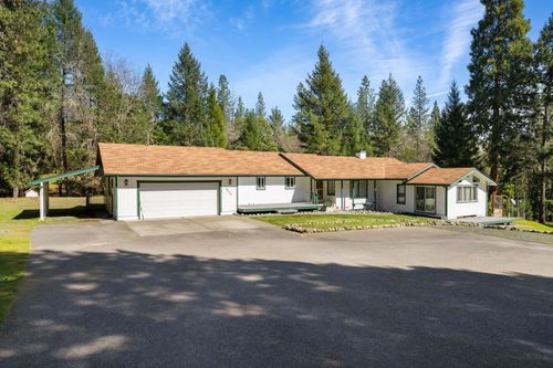2276 Azalea Dr, Grants Pass, OR, 97526-8217 | Card Image