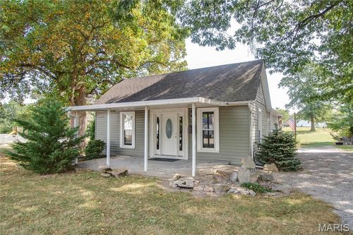 911 Sumner St, Jerseyville, IL, 62052-2635 | Card Image