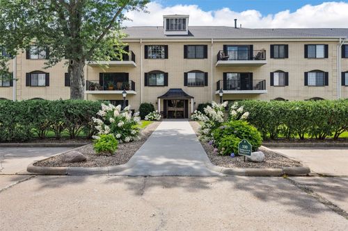 apt-320-100 Thompson Dr Se, Cedar Rapids, IA, 52403-1745 | Card Image