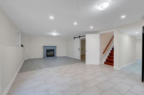 16 Waddington Cres, Barrie, ON, L4N8C8 | Card Image