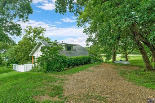5365 Saratoga Dr, Mc Louth, KS, 66054-4172 | Card Image