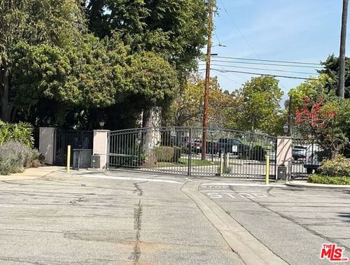 d1-245 S Barrington Ave, Los Angeles, CA, 90049-3303 | Card Image