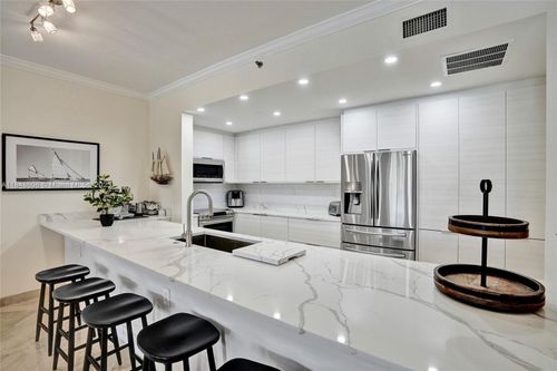 c206-3700 Island Blvd, Aventura, FL, 33160-4952 | Card Image