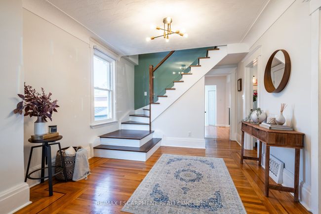 114 London St N, House other with 3 bedrooms, 2 bathrooms and 2 parking in Hamilton ON | Image 10