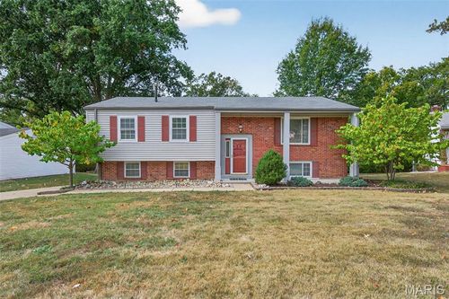 517 Ranch Dr, Manchester, MO, 63011-3948 | Card Image