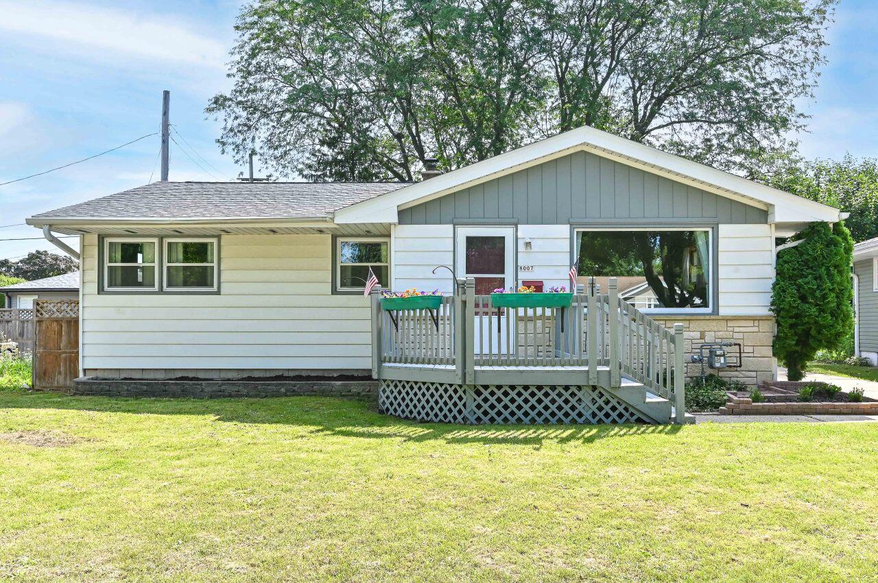 Lynmar Ter, Milwaukee, WI 53222