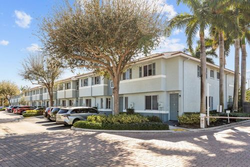 3529 Sonoma Dr, Riviera Beach, FL, 33404-1882 | Card Image