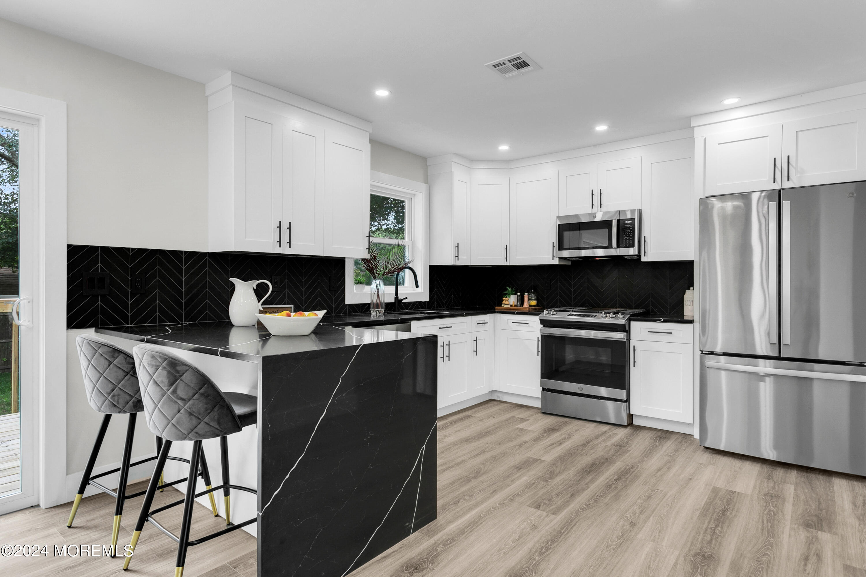 Hazelton Ave, Lanoka Harbor, NJ 08734