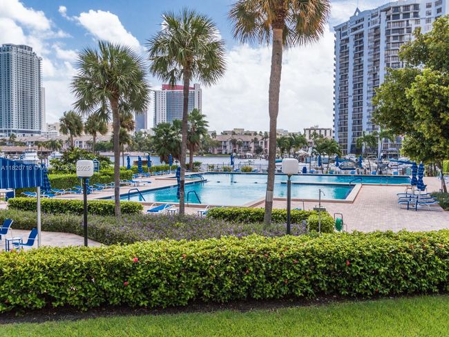 APT-1717 - 2500 Parkview Dr, Condo with 2 bedrooms, 2 bathrooms and null parking in Hallandale Beach FL | Image 27