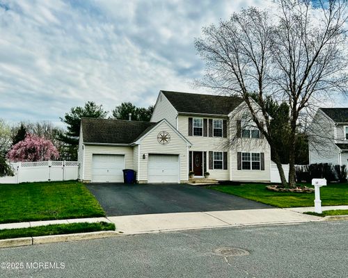 17 Crater Lake Rd, Howell, NJ, 07731-9010 | Card Image